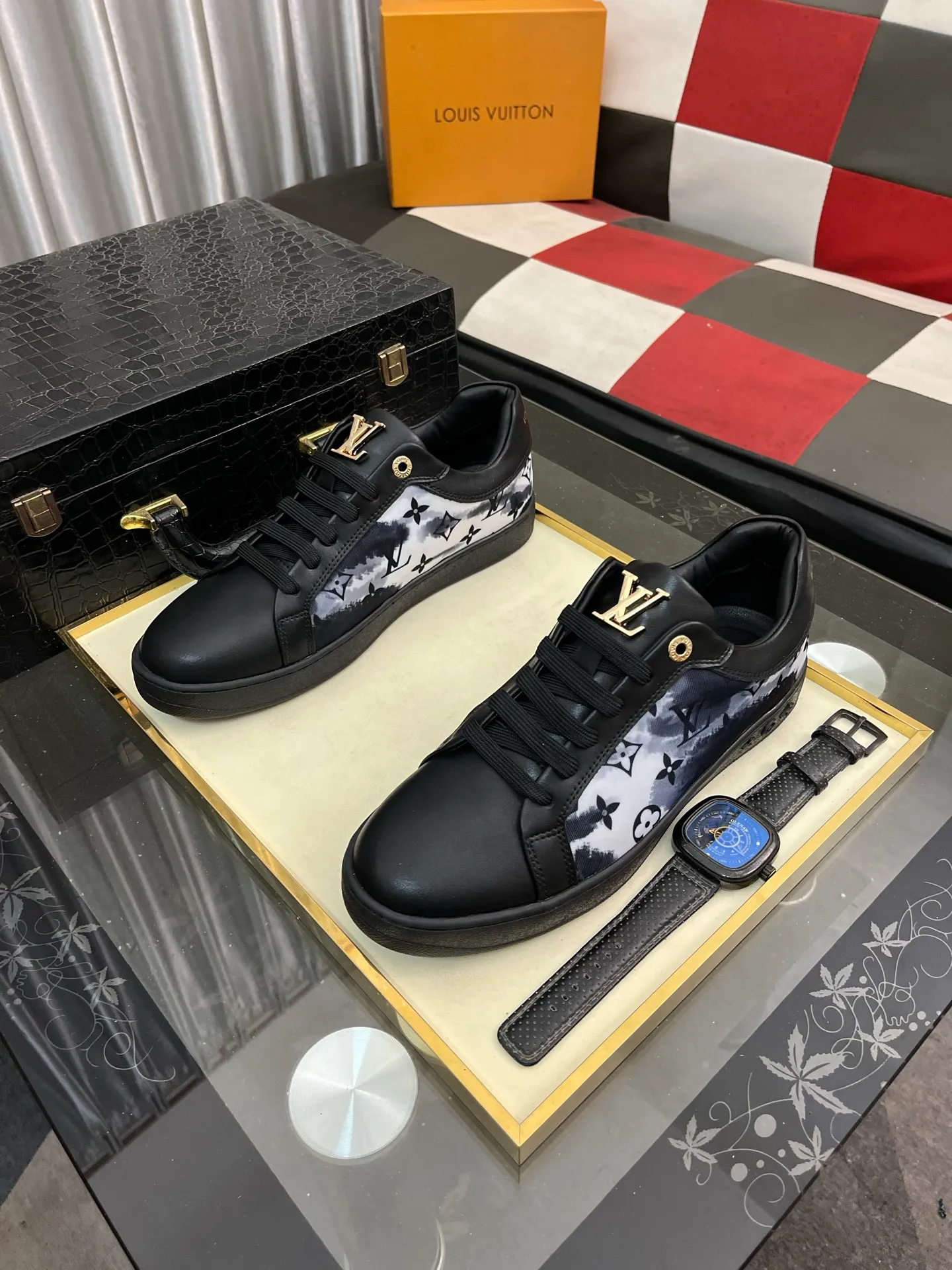 Men's shoes💰400⌚️⌚️"LV" latest men's casual shoes, genuine leather lining, rubber wear-resistant outsole, fine lines and beautiful strips, not too much decoration, European and American style, comfortable and high-end, code number: 38 to 44 45 can be customized, 3️⃣colors are available